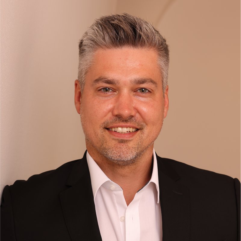 Portrait of Philipp Zeuske, Director Global Clinical Operations at Acnos Pharma